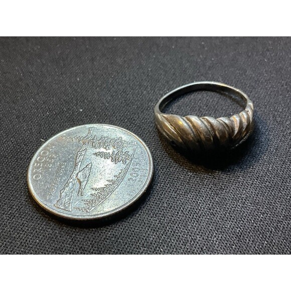 925 Silver Ribbed Design Ring - Picture 3 of 5